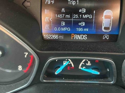 Used 2017 Ford Escape SE w/ Equipment Group 201A AWD/4WD image 18
