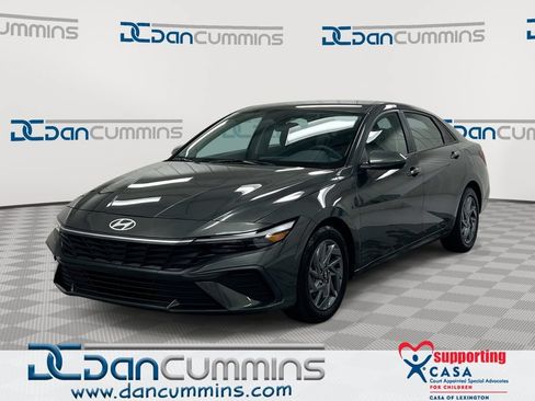 Used 2024 Hyundai Elantra SEL FWD image 1