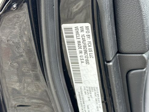 Used 2022 Jeep Grand Cherokee Limited w/ Tech Group AWD/4WD image 36