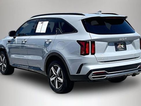 Used 2023 Kia Sorento EX w/ Panoramic Sunroof Package FWD image 4