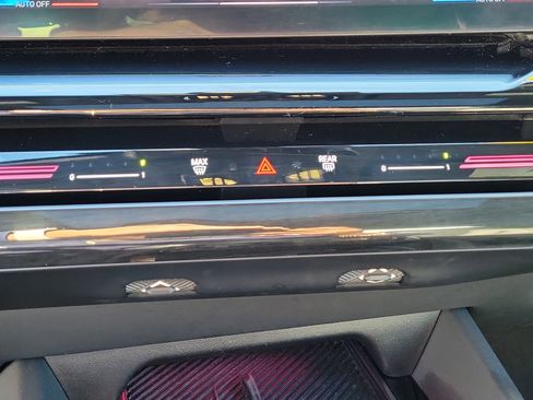 Used 2024 BMW 530i w/ Premium Package image 30