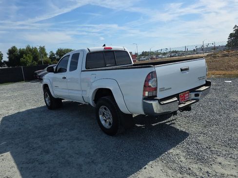 Used 2014 Toyota Tacoma PreRunner w/ SR5 Package RWD image 7