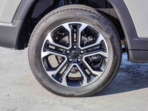 Used 2024 Jeep Compass Limited image 12