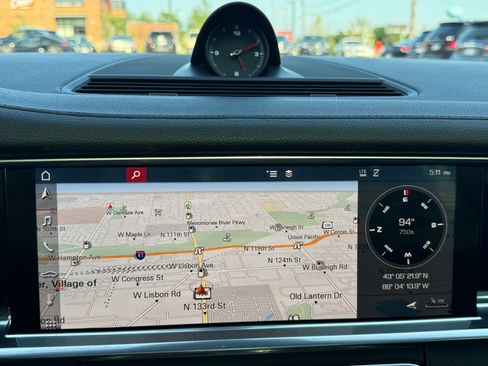 Used 2018 Porsche Panamera 4 image 28