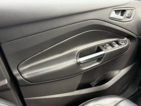 Used 2017 Ford Escape Titanium image 31