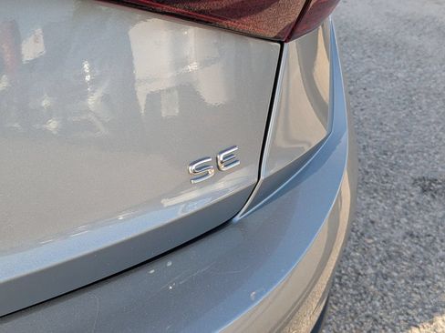 Used 2025 Volkswagen Jetta SE w/ Sunroof Package FWD image 9