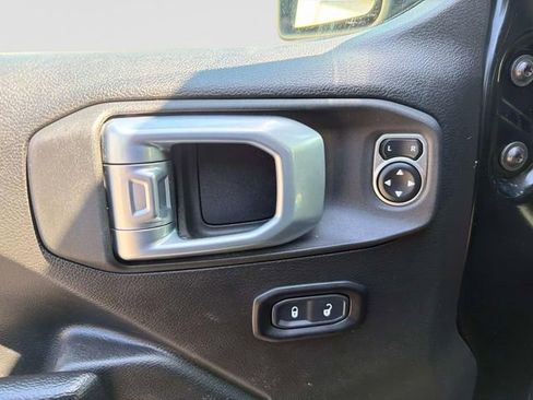Used 2022 Jeep Gladiator Sport AWD/4WD image 16