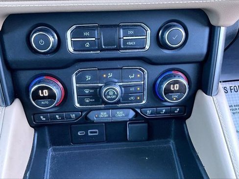 Used 2021 Chevrolet Tahoe Premier w/ Premium Package AWD/4WD image 14