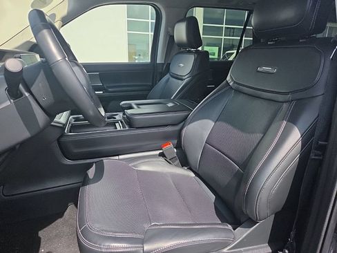 Used 2025 Ford Expedition Platinum AWD/4WD image 12