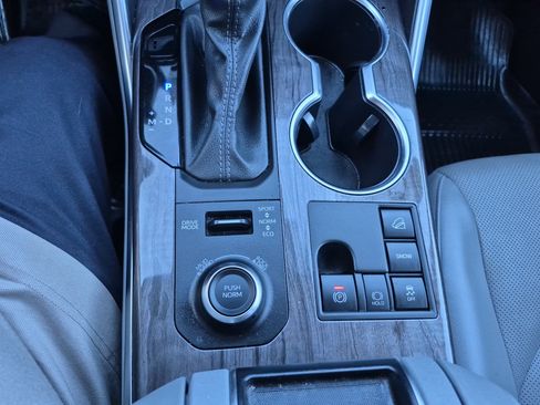 Used 2023 Toyota Highlander L image 29