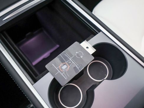 Used 2023 Tesla Model Y Performance image 44