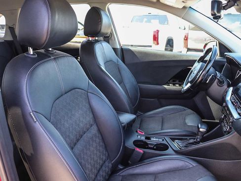 Used 2020 Kia Niro EX FWD image 17