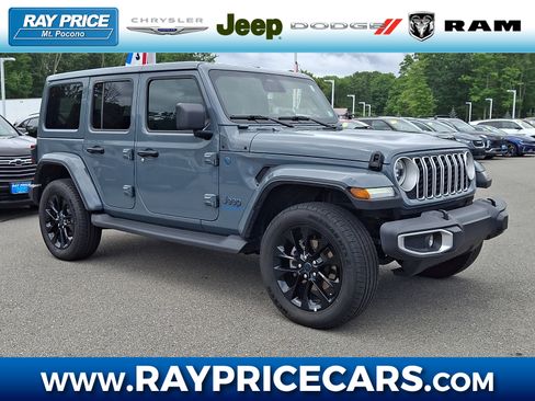 Used 2025 Jeep Wrangler Unlimited Sahara AWD/4WD image 1