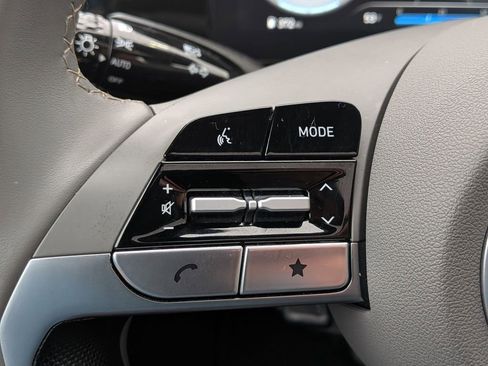 Used 2025 Hyundai Elantra SEL image 14