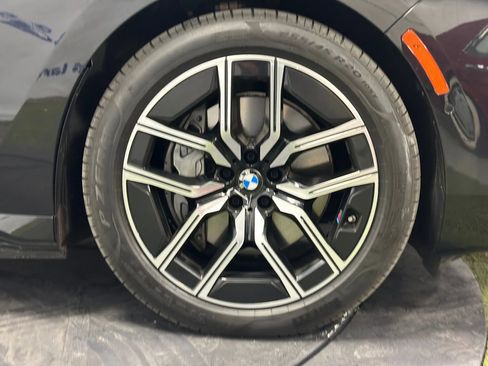 Used 2024 BMW i7 xDrive60 AWD/4WD image 14