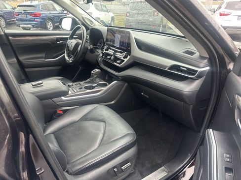 Used 2021 Toyota Highlander Platinum AWD/4WD image 37