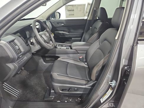 New 2026 Nissan Pathfinder SL image 10