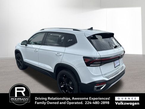 Used 2025 Volkswagen Taos SEL image 6