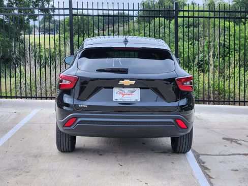 New 2026 Chevrolet Trax LS FWD image 8