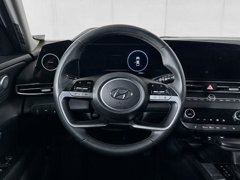 Used 2023 Hyundai Elantra SEL w/ Convenience Package FWD image 18