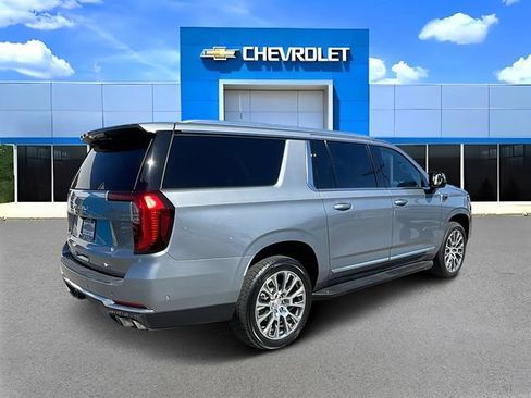Used 2025 GMC Yukon XL Denali AWD/4WD image 3