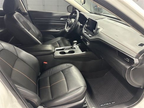 Used 2022 Nissan Altima 2.5 SR w/ Midnight Edition Package FWD image 11