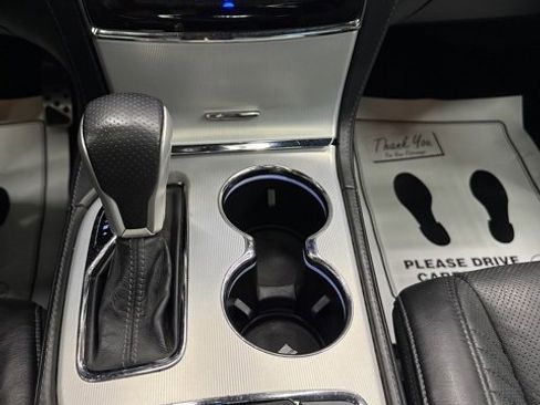 Used 2019 Jeep Grand Cherokee SRT image 12