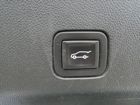Certified 2023 Chevrolet Suburban RST w/ Luxury Package AWD/4WD image 18