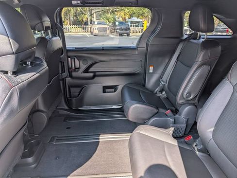Used 2025 Toyota Sienna XSE FWD image 14