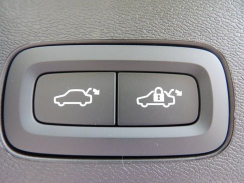 New 2026 Volvo XC60 B5 Core w/ Climate Package image 24