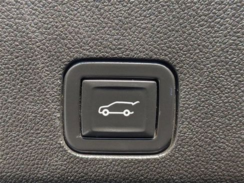 Used 2021 Chevrolet Suburban Premier w/ Premium Package image 32