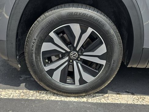 Used 2024 Volkswagen Atlas SE FWD image 25