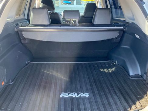 Used 2019 Toyota RAV4 Limited image 11