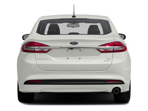 Used 2018 Ford Fusion SE w/ Fusion SE Technology Package FWD image 5
