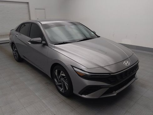 Used 2025 Hyundai Elantra Sport FWD image 13