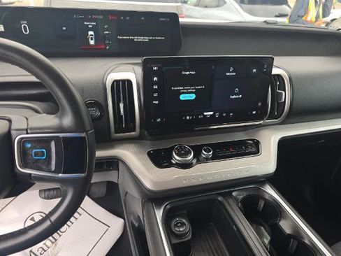 Used 2025 Ford Expedition Max Active image 8