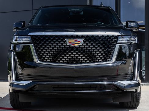 Used 2024 Cadillac Escalade Luxury RWD image 4
