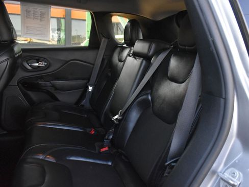 Used 2020 Jeep Cherokee Latitude Plus AWD/4WD image 16