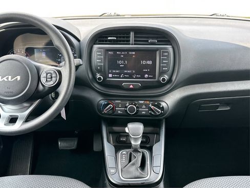 Used 2022 Kia Soul LX w/ Technology Package image 17