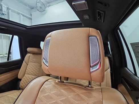 Used 2022 Cadillac Escalade Premium Luxury w/ Performance Package AWD/4WD image 30