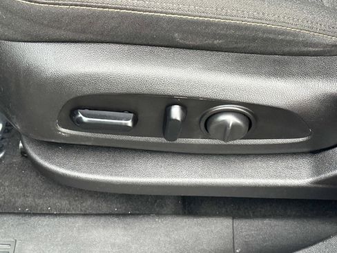 Used 2018 Chevrolet Equinox LT image 23