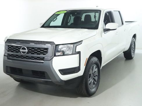 Certified 2025 Nissan Frontier SV RWD image 6
