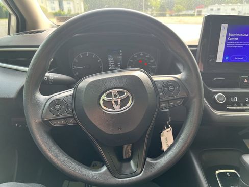 Used 2025 Toyota Corolla LE FWD image 10