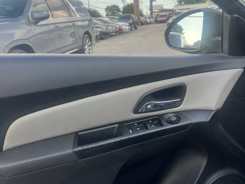 Used 2013 Chevrolet Cruze LS FWD image 5