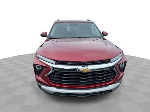 Used 2024 Chevrolet TrailBlazer LT w/ Convenience Package AWD/4WD image 3