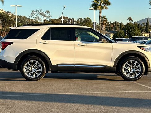 New 2025 Ford Explorer Active w/ Active Comfort Package image 2