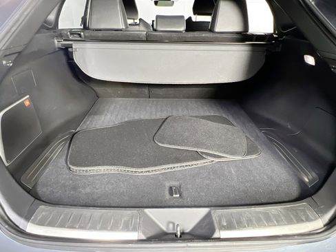 Used 2022 Toyota Venza XLE image 23