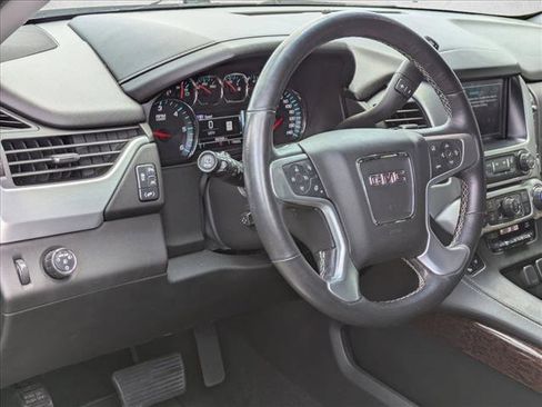 Used 2017 GMC Yukon SLT image 3