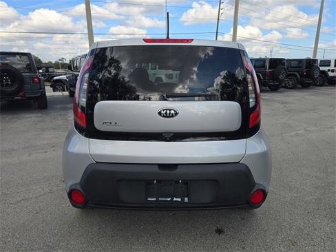 Used 2015 Kia Soul + image 5