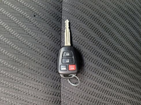 Used 2017 Toyota Camry LE FWD image 32